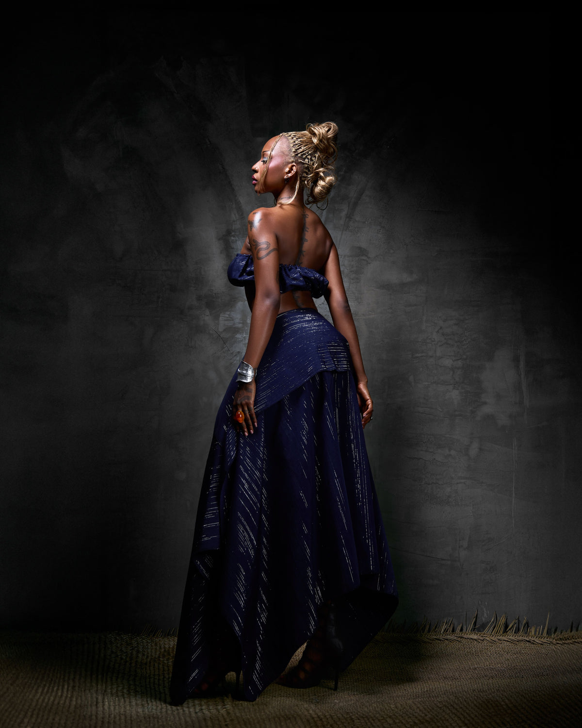 Ure skirt in navy Hertunba