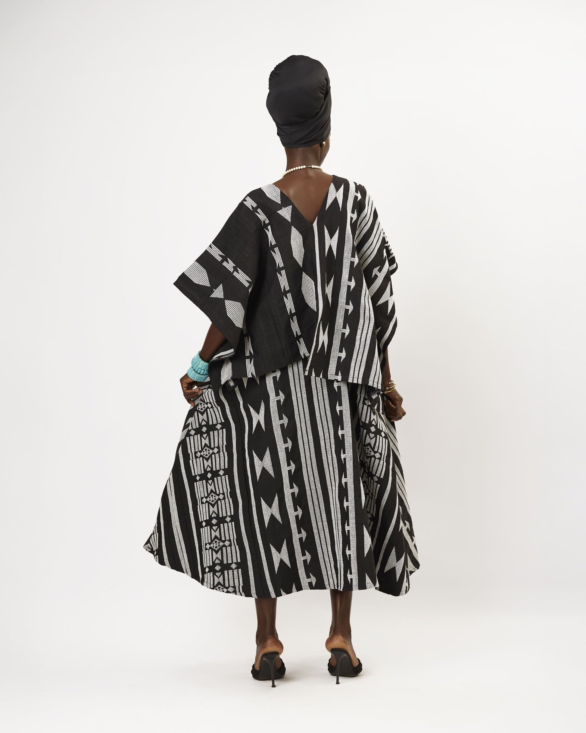 Meena Monochrome Black Hertunba